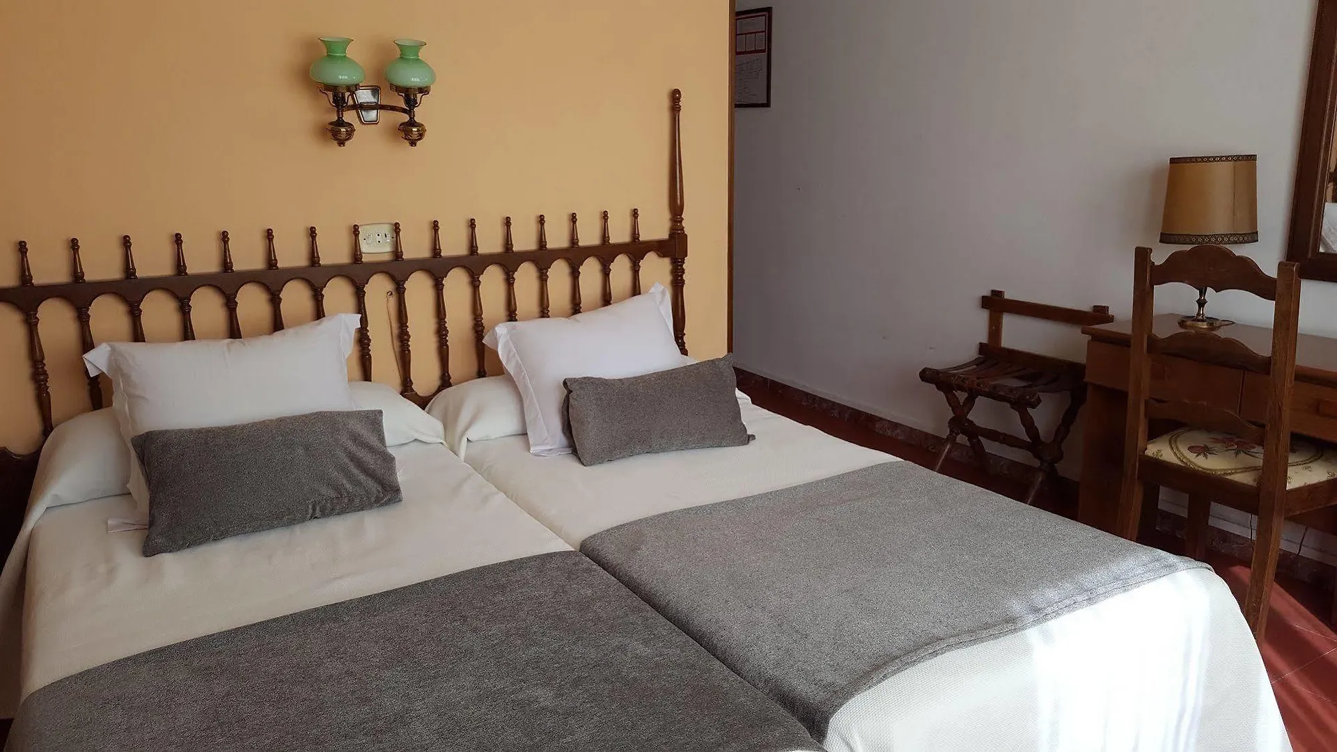 Hotel Segle XX Tremp 2*,